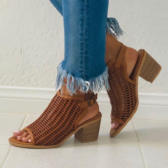 NIB Golden Tan Woven Block Heel Gladiator Sandal - Picture 4 of 7
